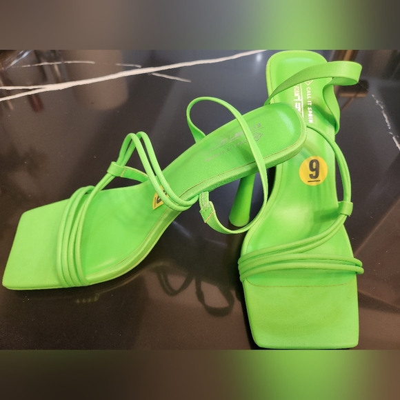 New with tags Green sandals - Picture 2 of 3
